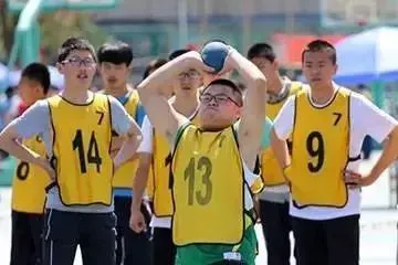 媒体记者如何报道篮球选秀权的动态_2